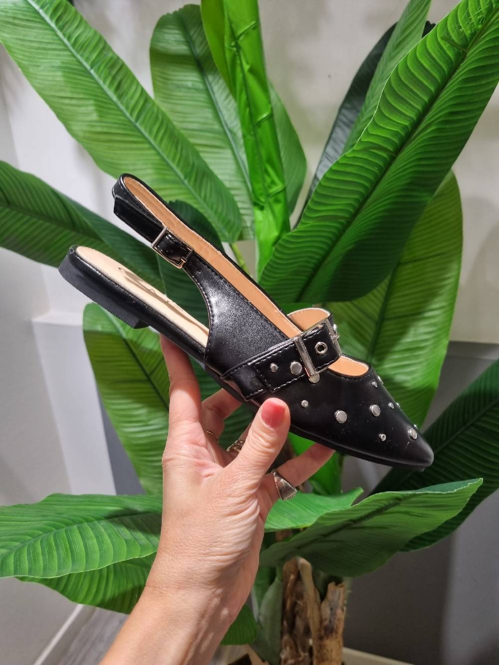 Le Chicche Flat Borchiata Offerta