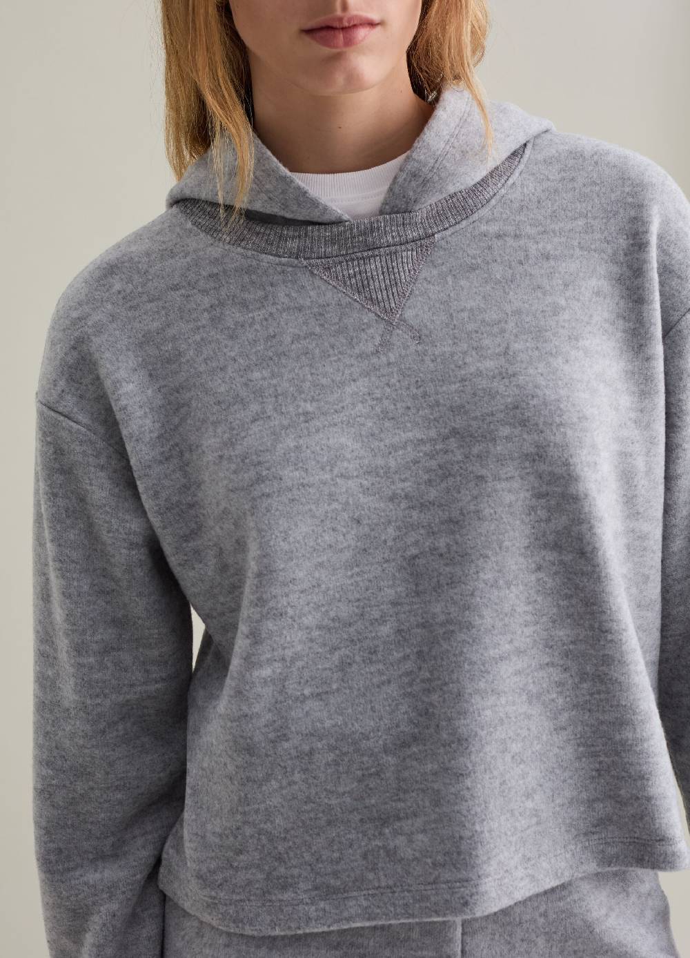 PIOMBO Top in maglia con cappuccio a maniche lunghe Sottocosto