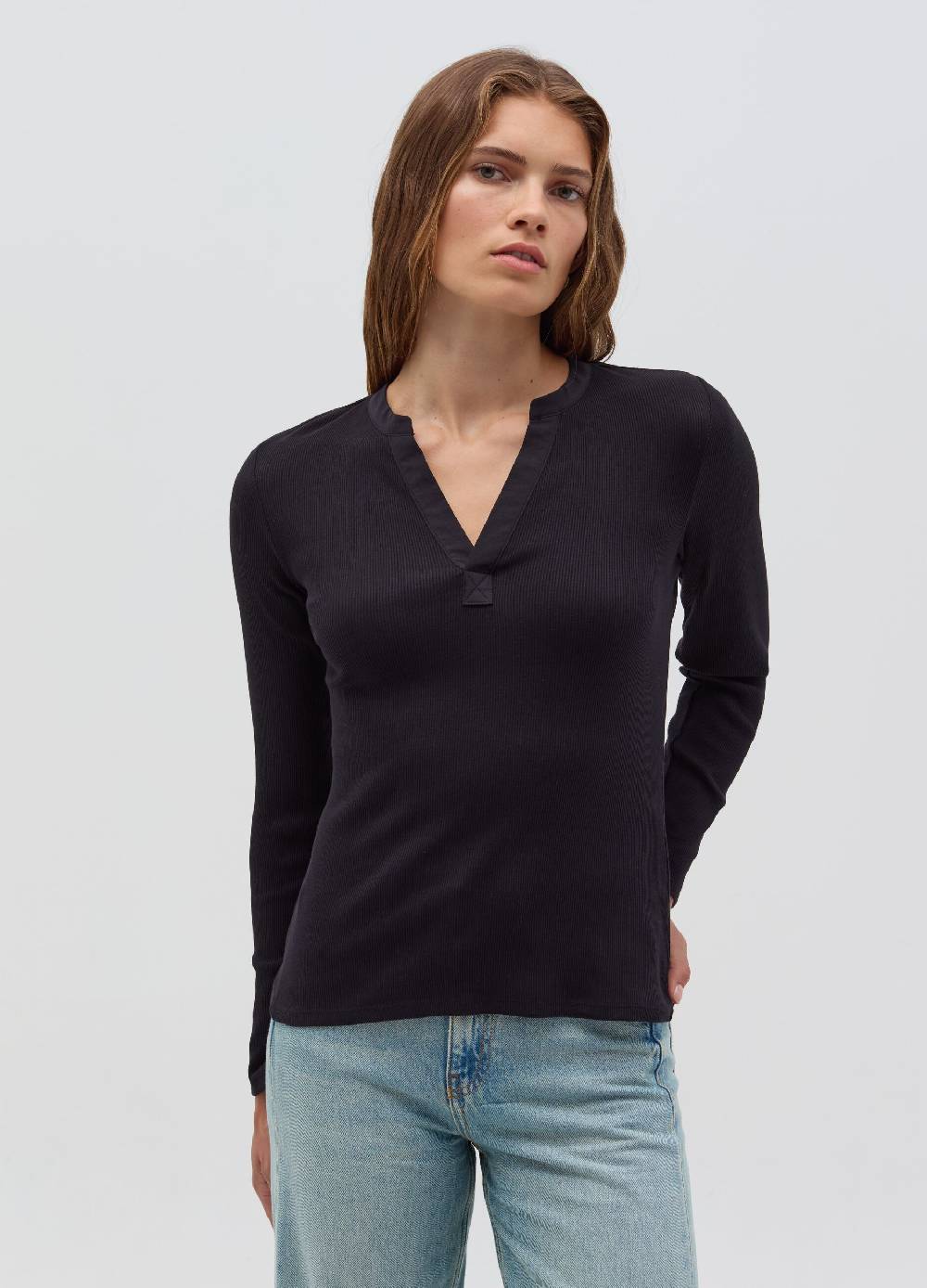 OVS T-shirt a costine sottili con scollo a V Sconto