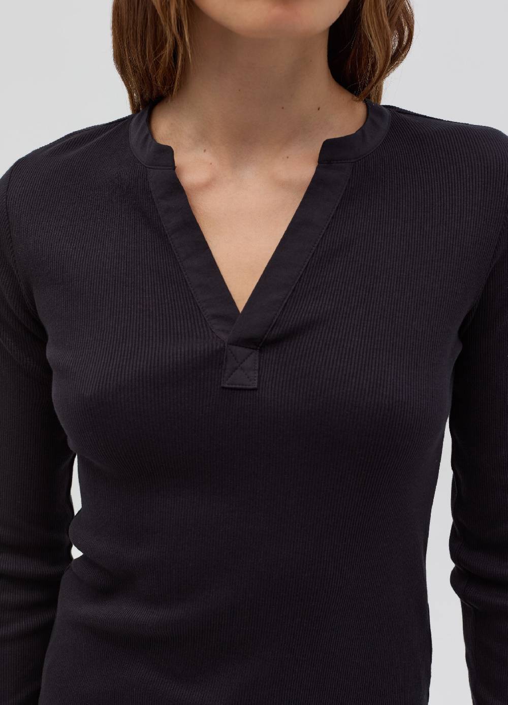 OVS T-shirt a costine sottili con scollo a V Sconto
