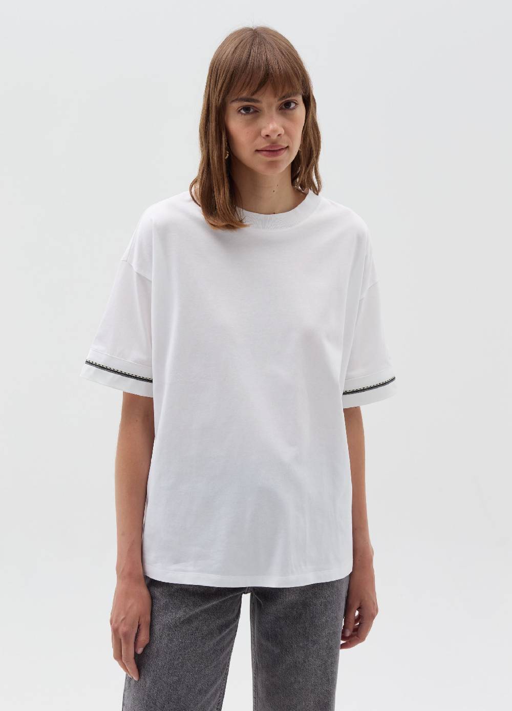 LULAH D. T-shirt over con inserti a contrasto Economico