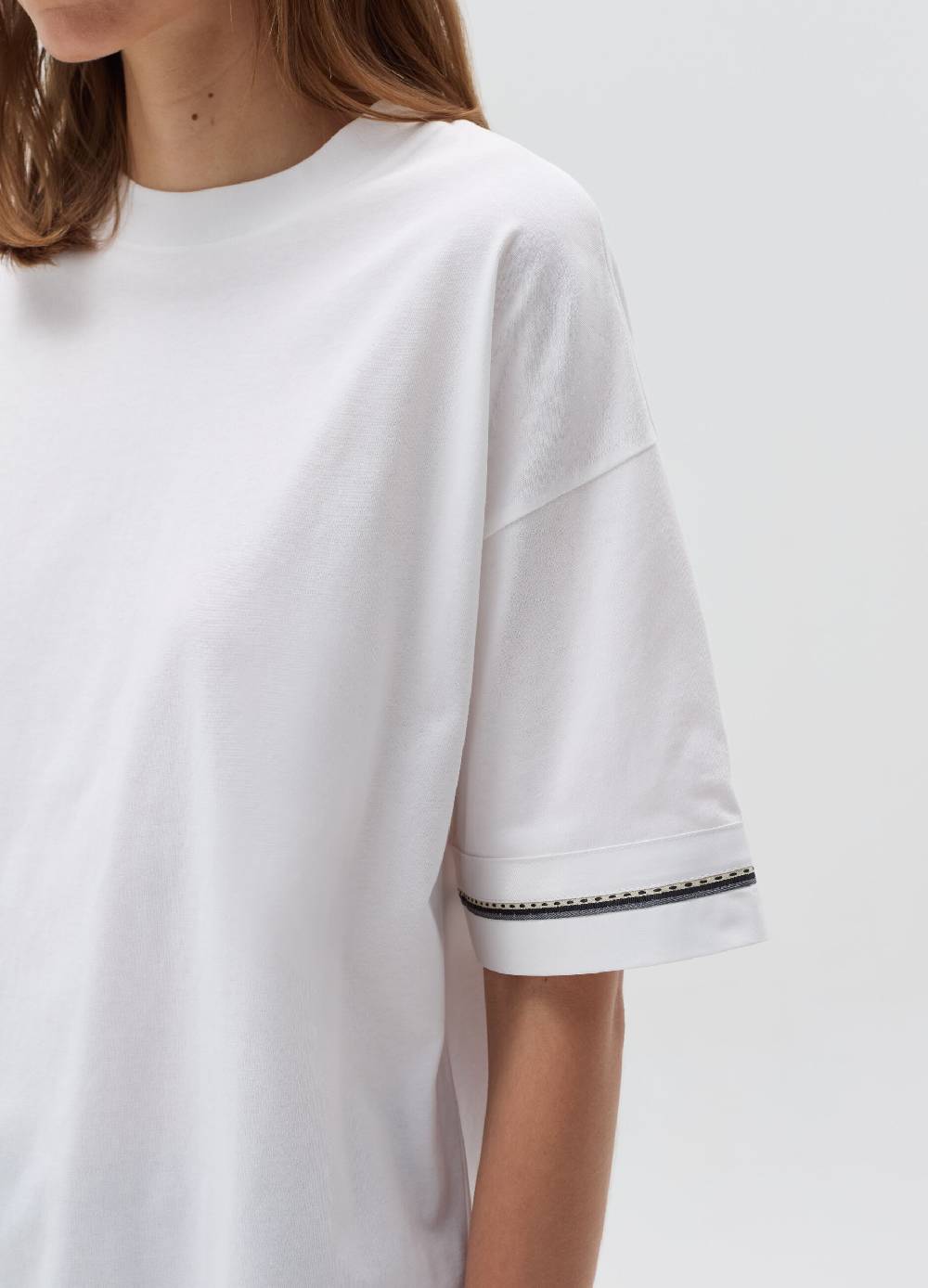 LULAH D. T-shirt over con inserti a contrasto Economico