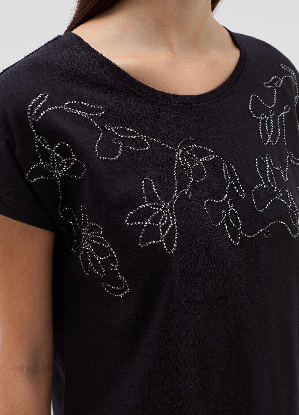 OVS T-shirt con ricamo floreale Nuova