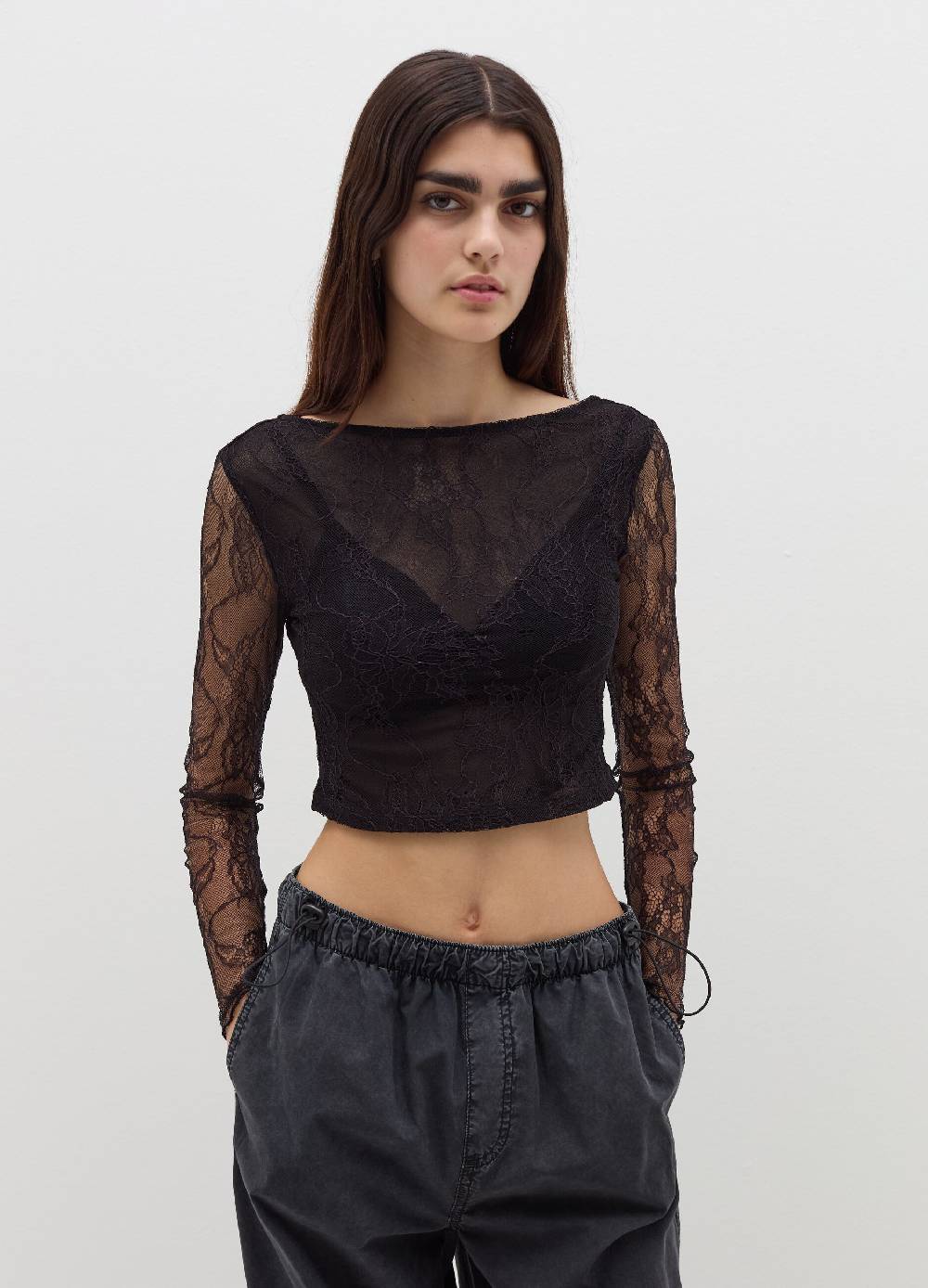 B. ANGEL T-shirt crop in pizzo con maniche lunghe Prezzo Ridotto
