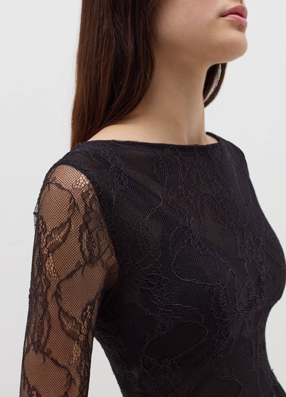 B. ANGEL T-shirt crop in pizzo con maniche lunghe Prezzo Ridotto