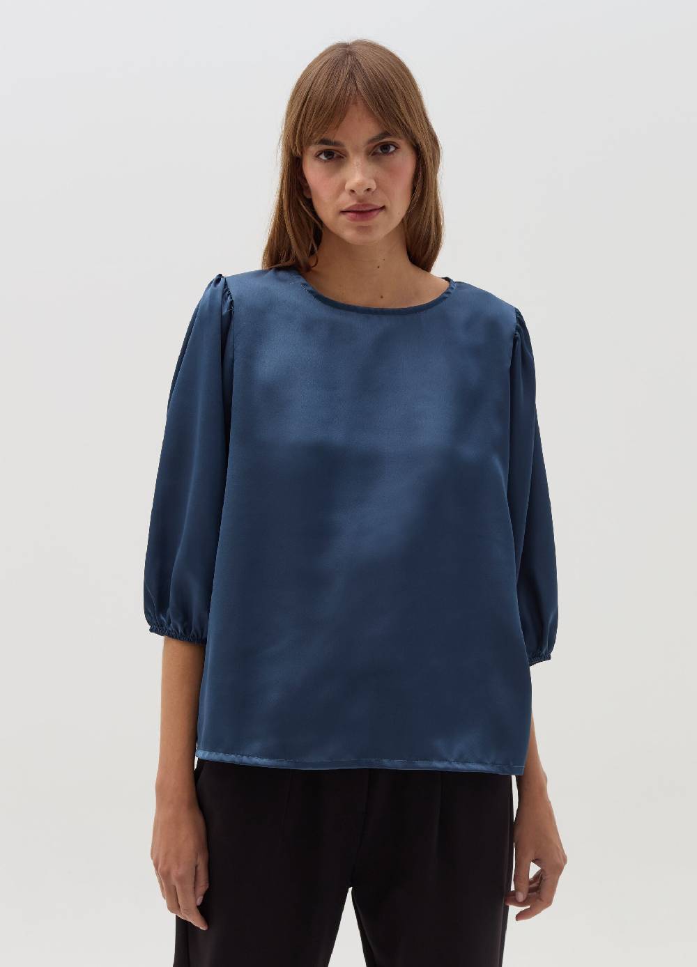 HYBRID Blusa in satin con maniche a sbuffo 2025