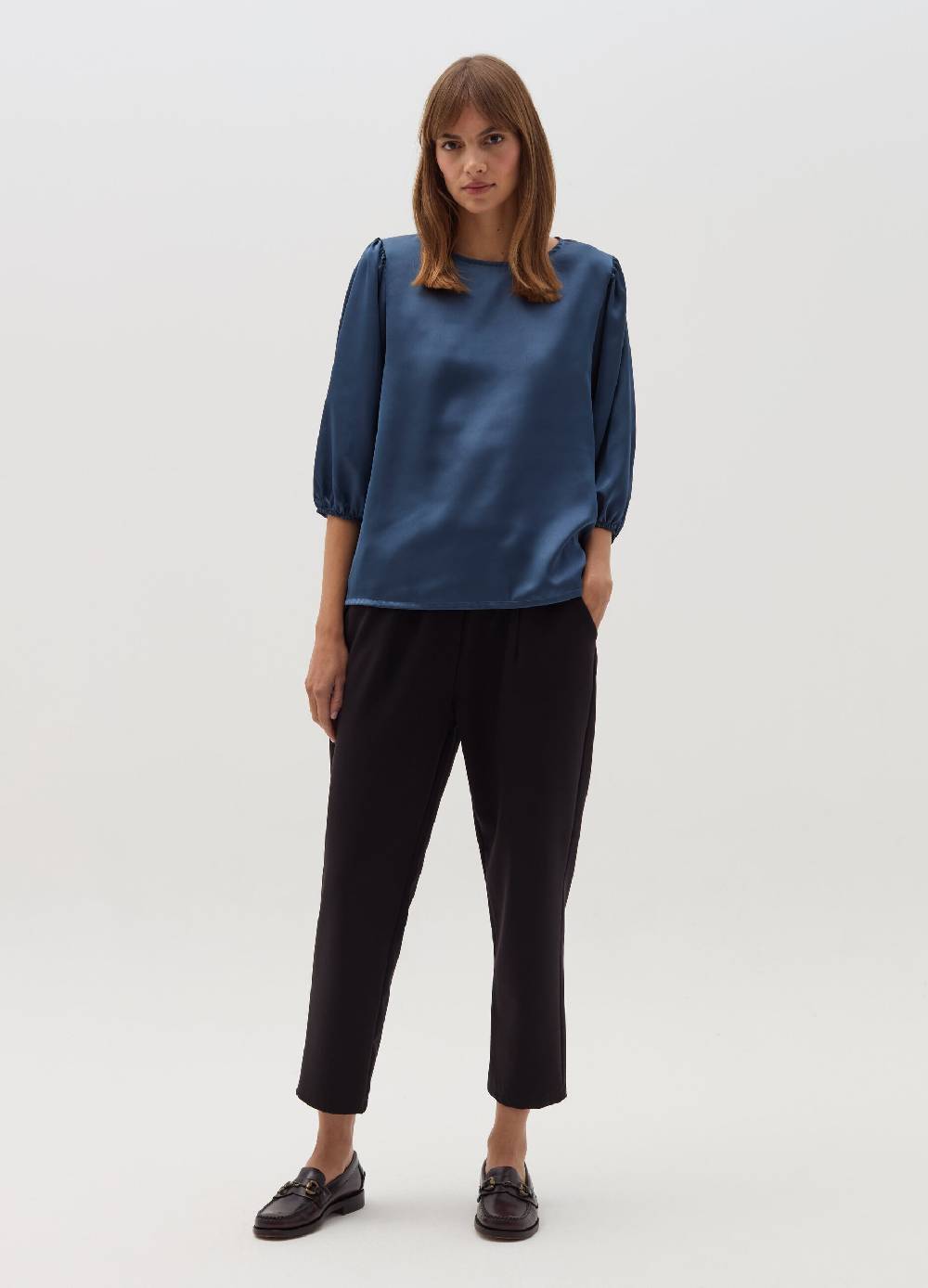 HYBRID Blusa in satin con maniche a sbuffo 2025