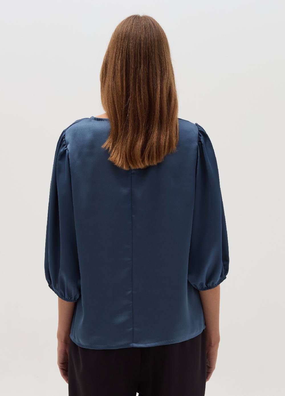 HYBRID Blusa in satin con maniche a sbuffo 2025