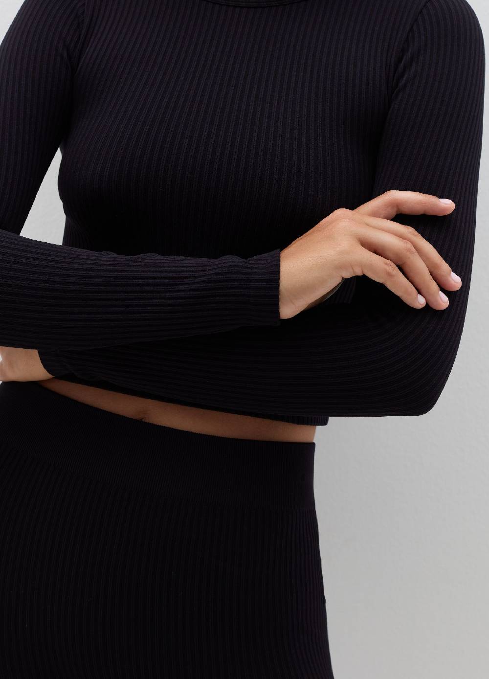 B. ANGEL T-shirt crop a costine con maniche lunghe Affare Del Giorno