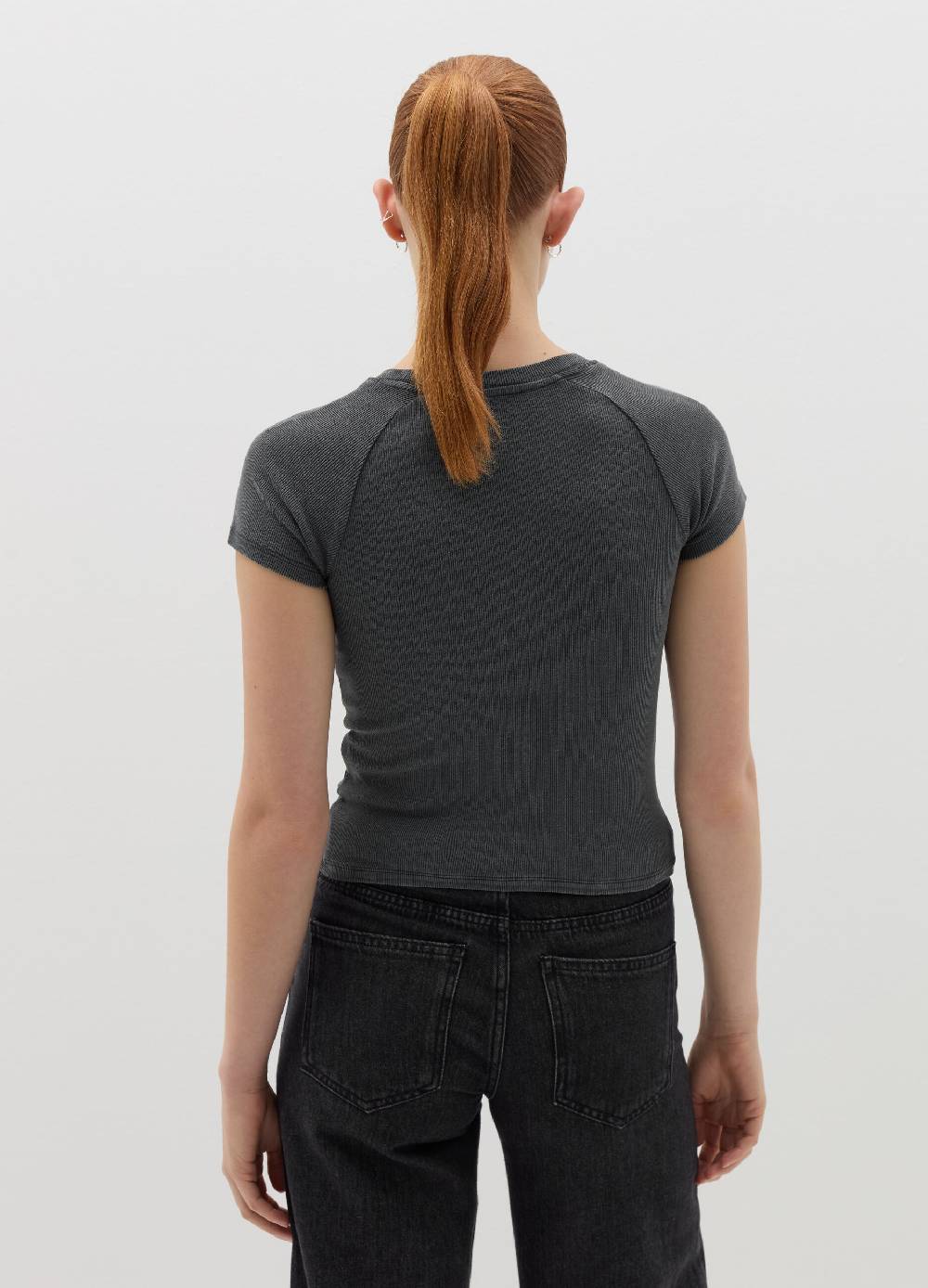 B. ANGEL T-shirt crop a costine con ricamo Convenienza