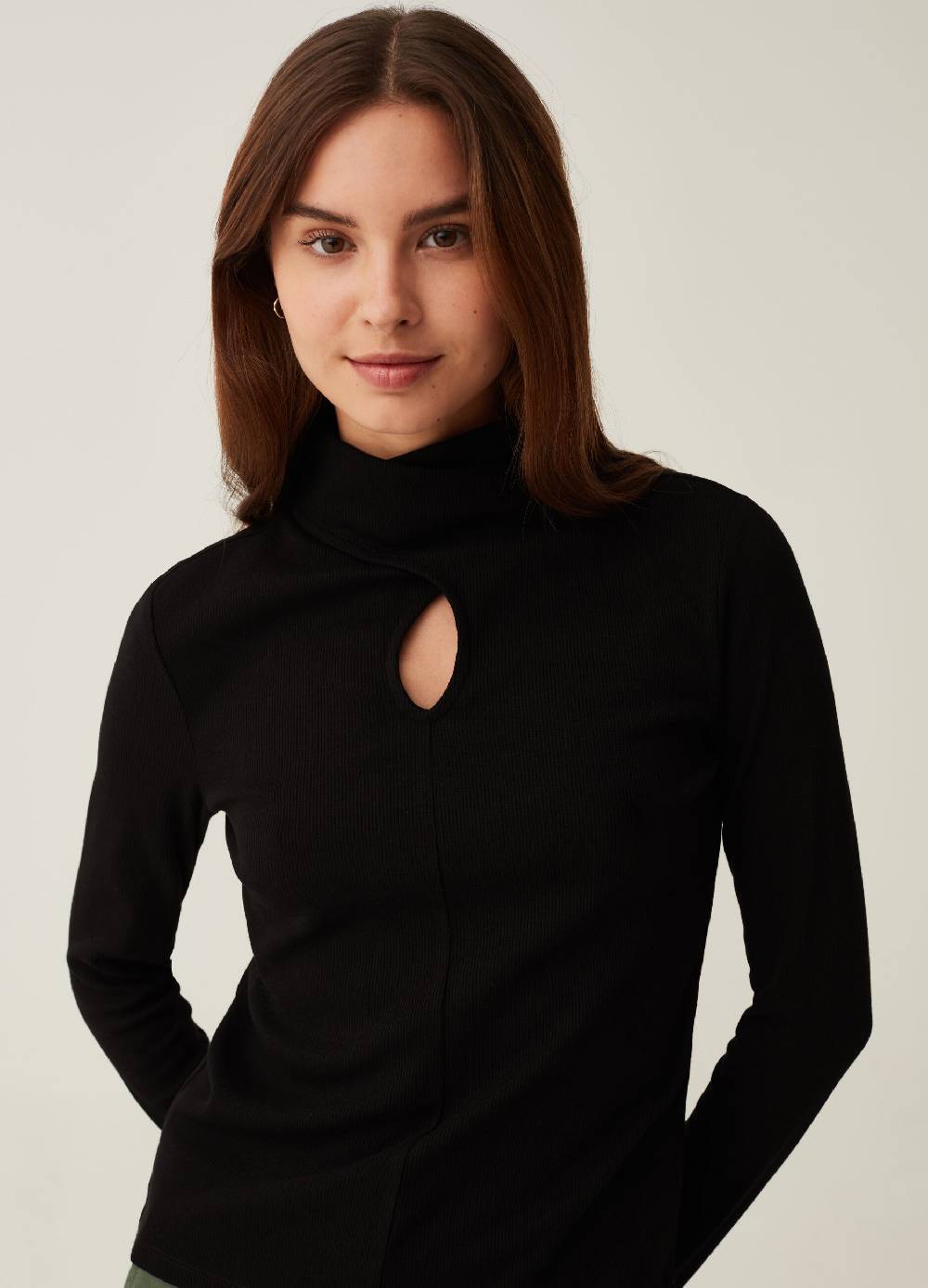 OVS T-shirt mock neck con dettaglio cut out Acquista Ora