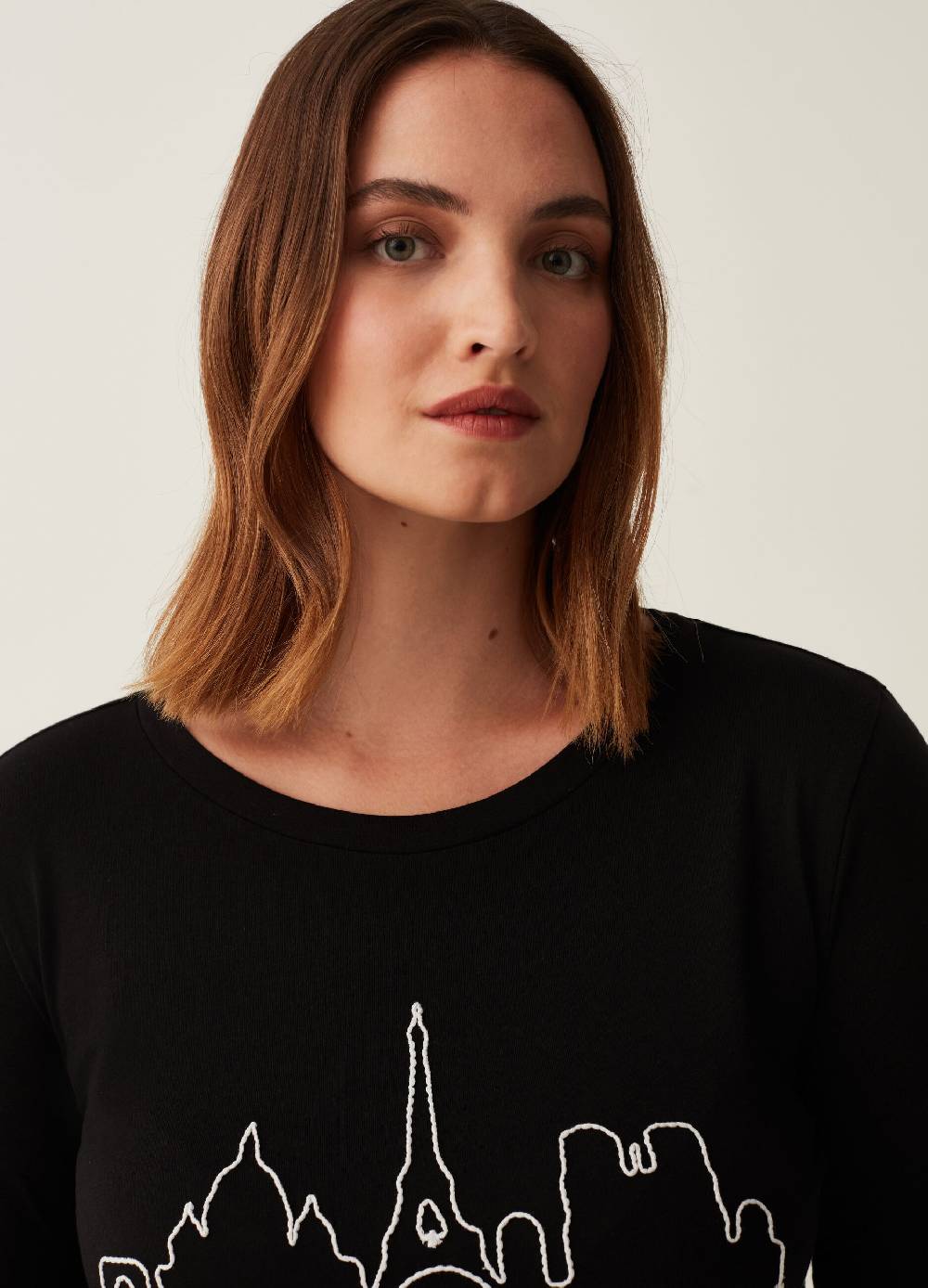 MYA T-shirt con ricamo skyline Curvy Comprane uno, ottenene uno gratis