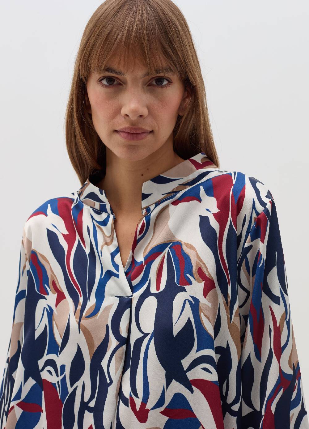 HYBRID Blusa multicolore con scollo a V In Linea