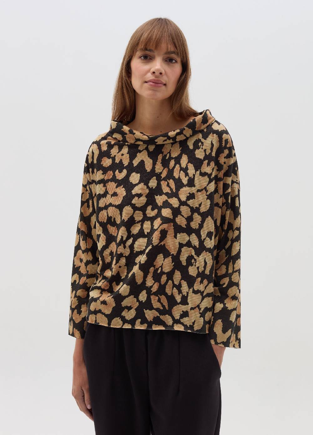 HYBRID Blusa animalier con scollo ad anello Presa