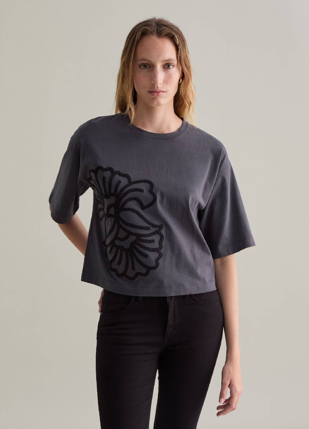 PIOMBO T-shirt over con ricamo floreale Offerta San Valentino