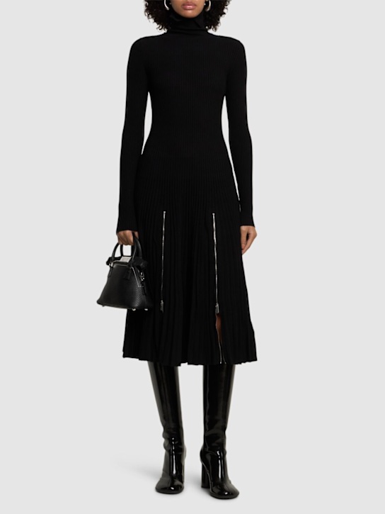 Luisaviaroma Vestito midi collo alto in maglia Consegna Veloce