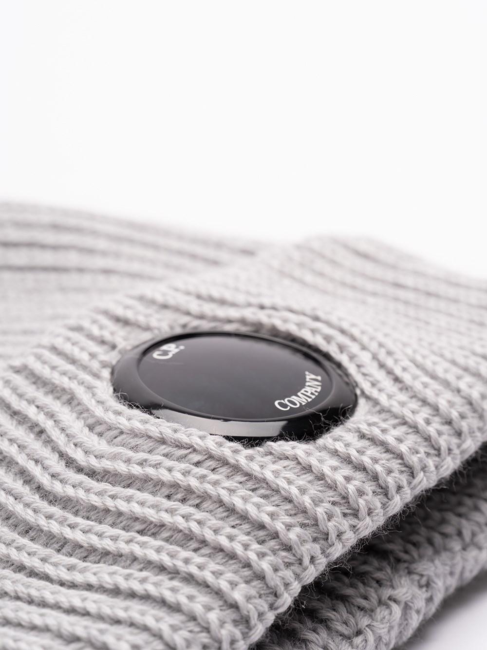 C.p. company `Lens` Beanie Enormi sconti