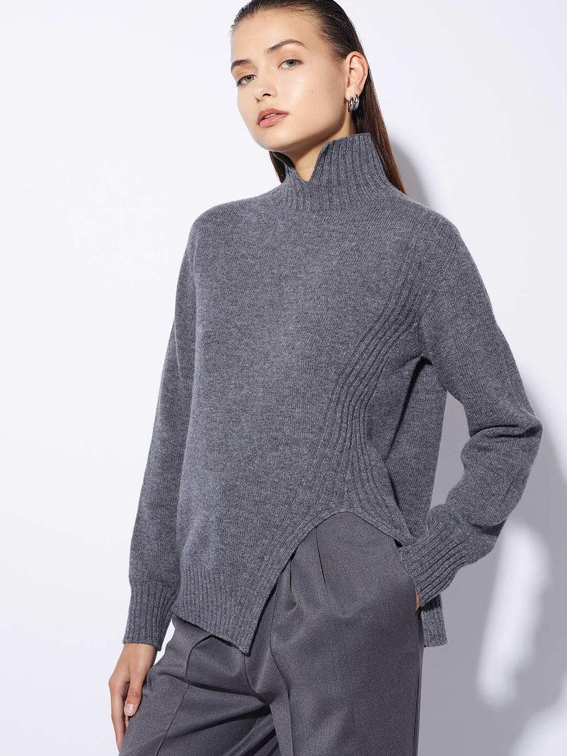 Space Simona Corsellini Maglia con collo alto aperto e spacco obliquo nel davanti Moda