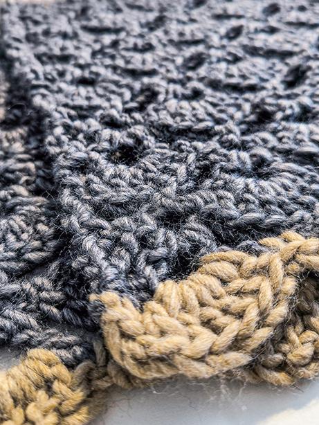 Tricot à Porter Sciarpa in maglia con bordi traforati finitura a smerlo Vendita