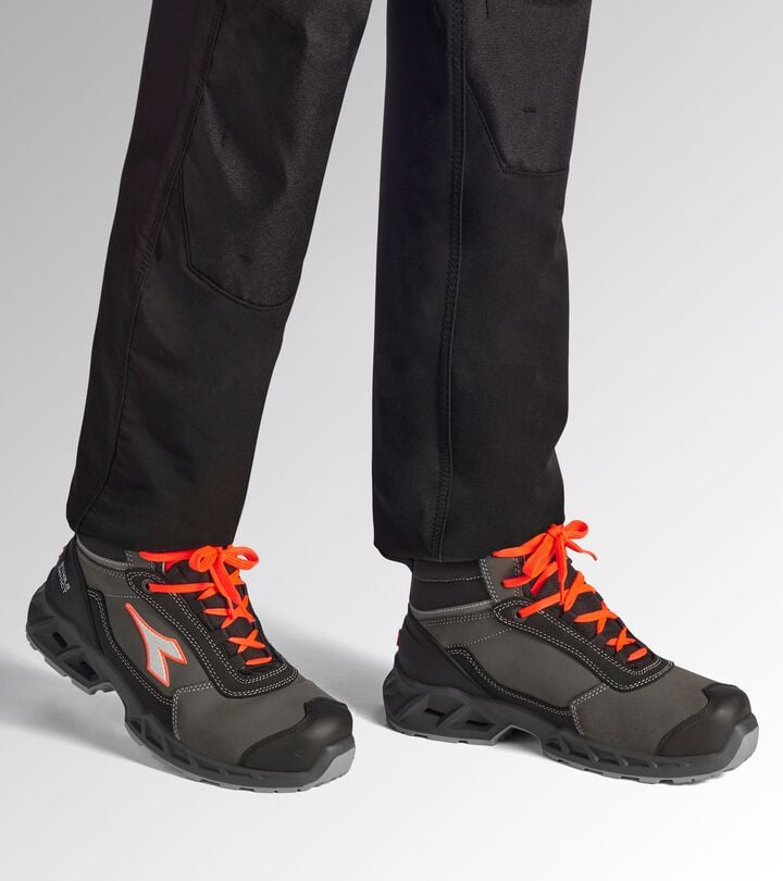 Utility Diadora SHARK STA IMP LEAT MID S3S FO SR SC ESD Scarpa antinfortunistica alta Super sconto