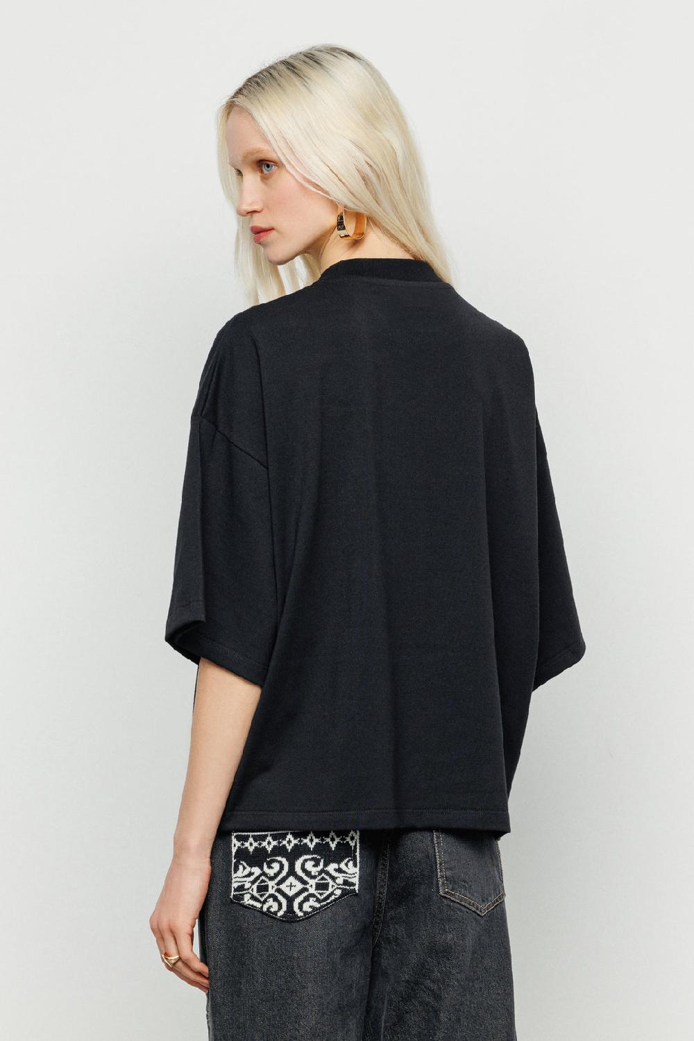 Akep T-SHIRT AKEP FIT OVERSIZE CON RICAMO SUL DAVANTI Fino Al -60%