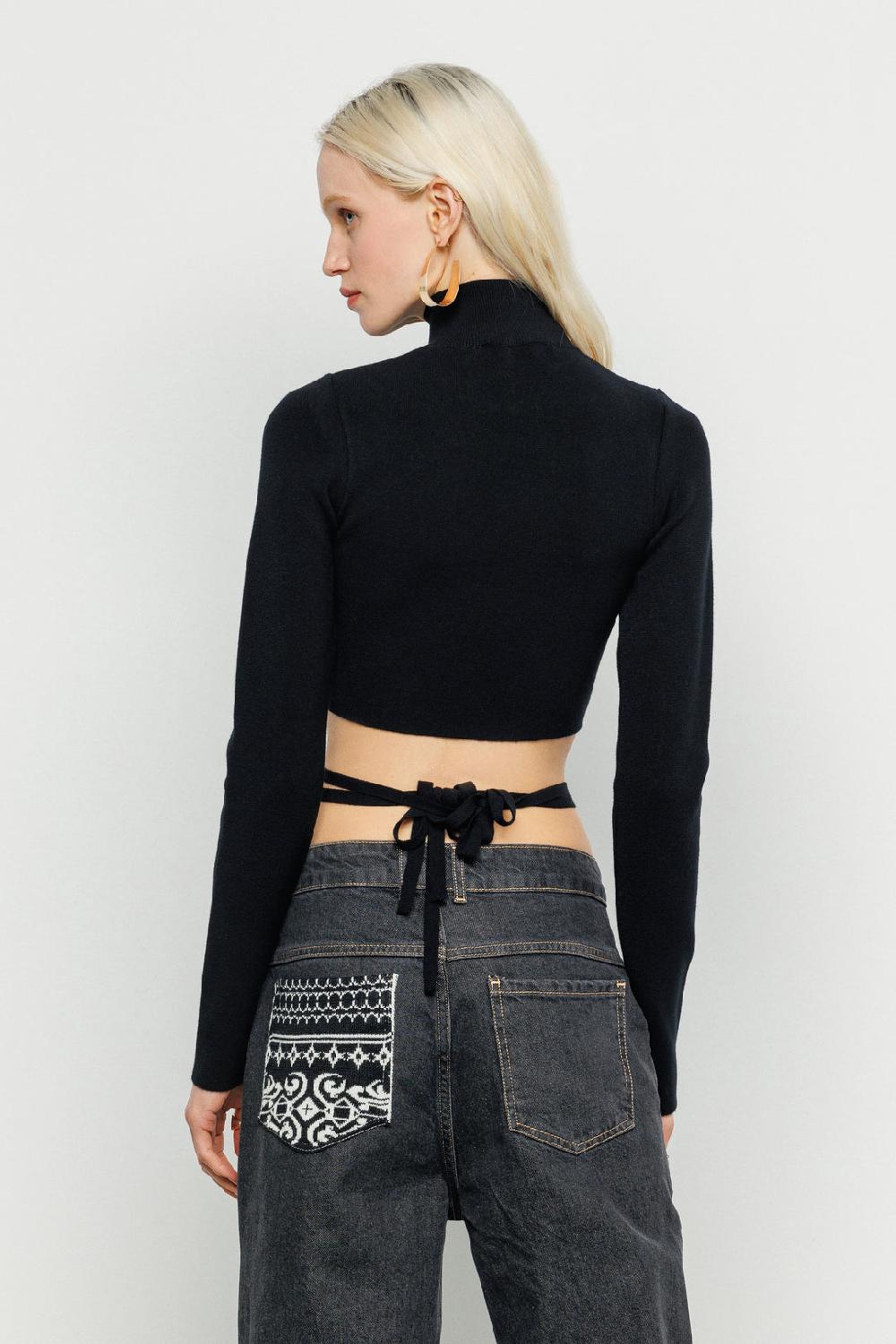 Akep CROP TOP AKEP A COLLO ALTO CUT CHEST In Vendita