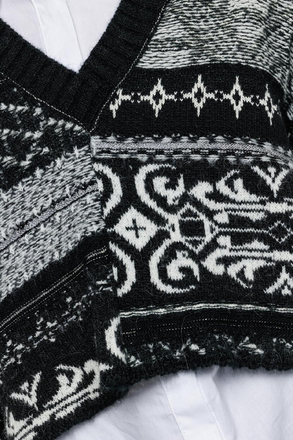 Akep PULLOVER CROP AKEP ASIMMETRICO CON SCOLLO A V Outlet