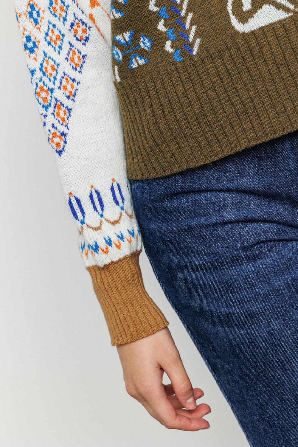 Akep MAGLIA AKEP SCOLLATURA A V TESSUTO JACQUARD E PIQUET In Saldo
